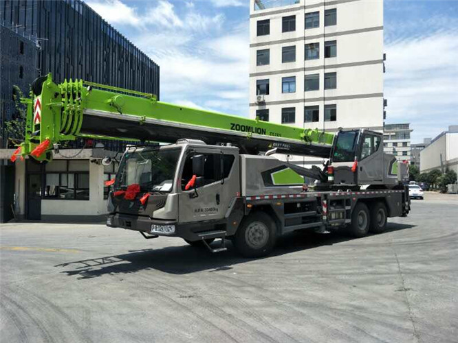 信阳市跨街广告牌的高空安装注意事项