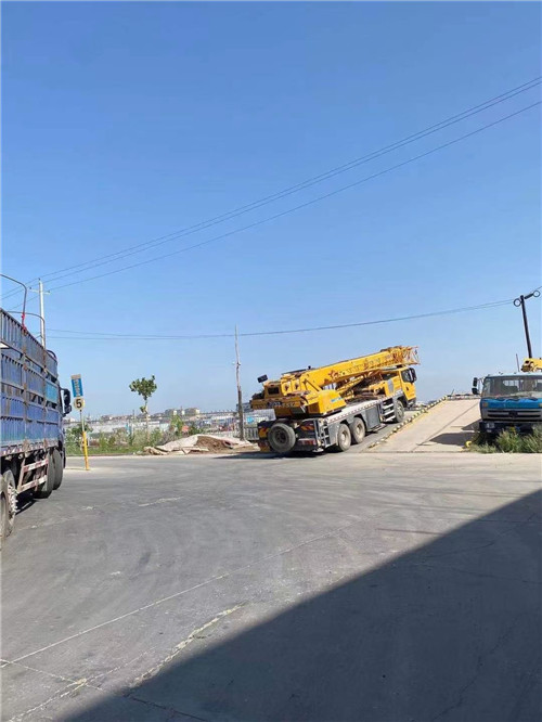 信阳市25吨吊车的租赁价格大概是多少？