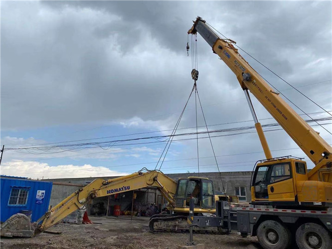 信阳市25吨吊车的工作半径是多少？