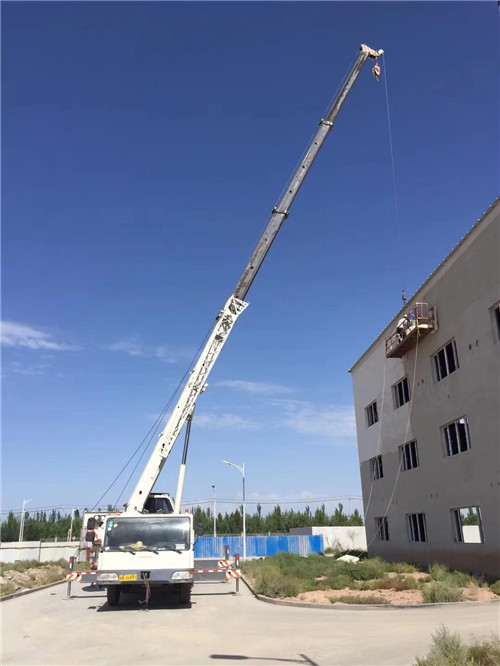 信阳市“轻装强干”—— 吊车的 “轻量化臂架” 技术